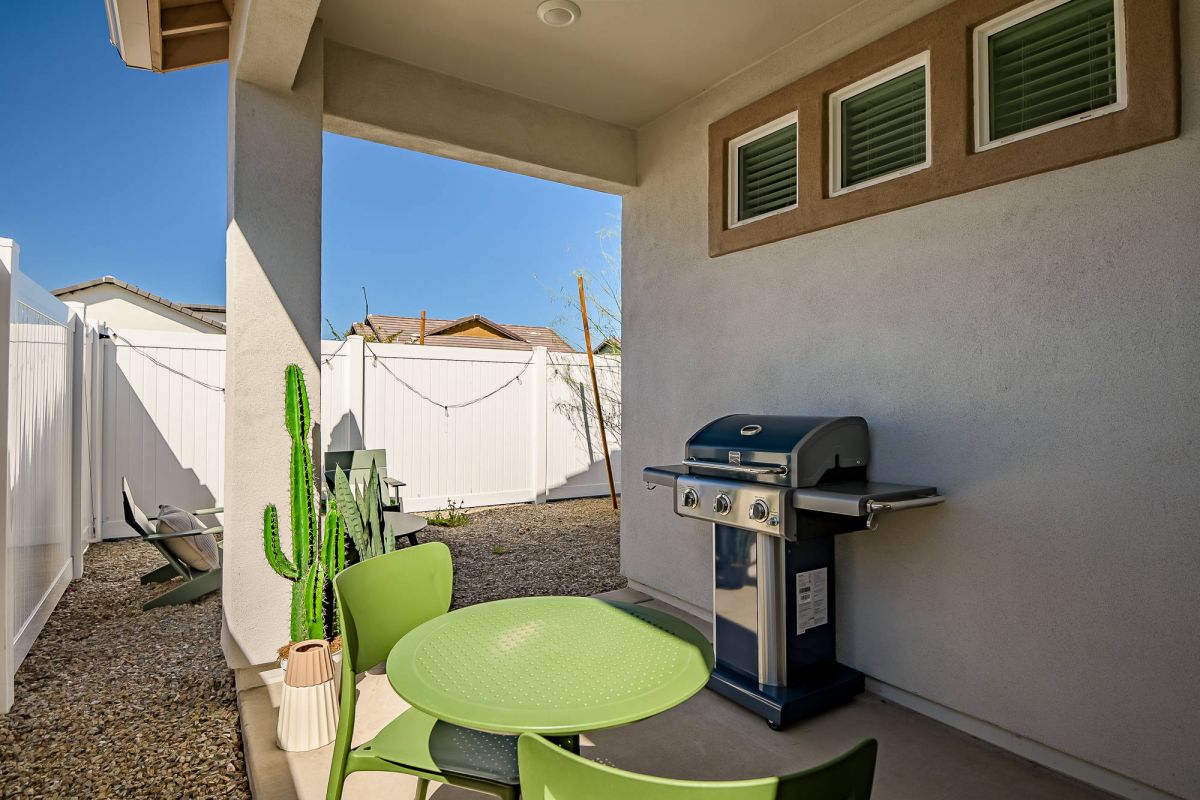 Private backyard and patio at a Sonita Goodyear single-family home.